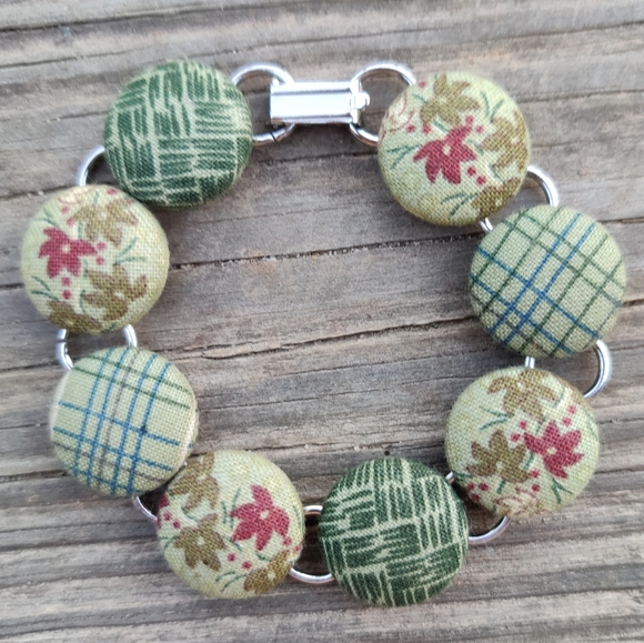 Vintage Jewelry - Vintage button bracelet